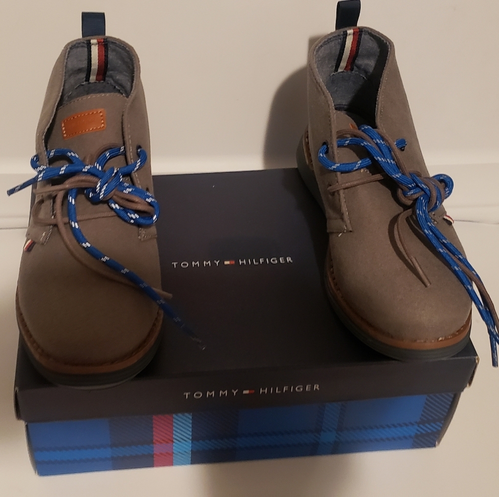 Tommy Hilfiger Taupe Chukka Boots with Blue Laces Size 5